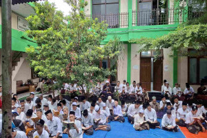 Ribuan Santri Penuhi Seluruh Penjuru Tambakberas: Khotmil Qur'an 200 Majelis Tandai Puncak Peringatan Dua Abad Bahrul Ulum